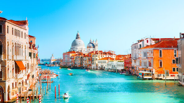 Udhetime me guide VENECIA - VERONA - LIQENI GARDA
