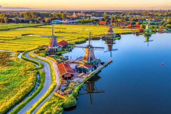 AMSTERDAM – GIETHORN — ROTERDAM — HAGE — BRUKSEL — 4 Dite (3 Netë) ➡ Nisje 🔸 27 Nentor 🔸 28 Nentor