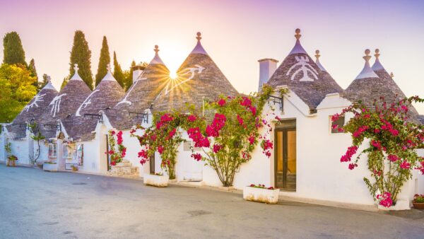 ALBEROBELLO – MATERA – ALTAMURA – POLIGNANO A MARE – BARI –– 2 Ditë (1 Natë) ➡ Nisje 🔹1 Nentor / 8 Nentor / 15 Nentor / 22 Nentor / 28 Nentor / 29 Nentor / 30 Nentor / 7 Dhjetor / 8 Dhjetor